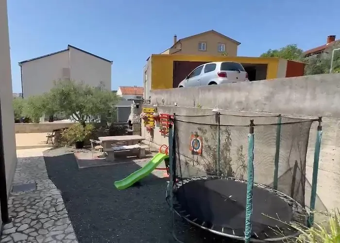 Lilly With Outdoor Trampoline And Grill Apartament Krk Town