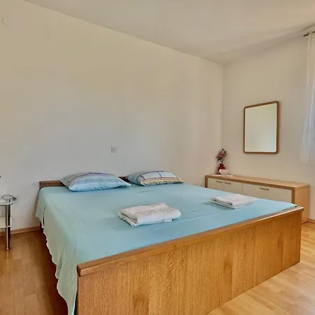 Apartman Lilly With Outdoor Trampoline And Grill
