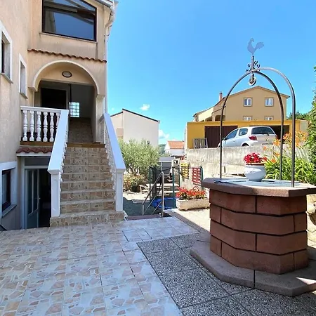 Lilly With Outdoor Trampoline And Grill * Krk Town
