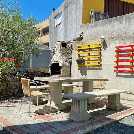 Lilly With Outdoor Trampoline And Grill Krk Town
