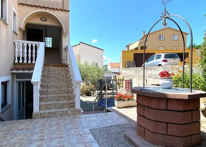 Lilly With Outdoor Trampoline And Grill * Krk Town