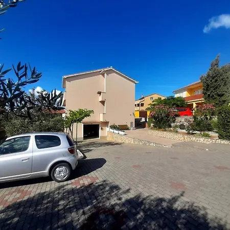 Apartament Lilly With Outdoor Trampoline And Grill Veglia