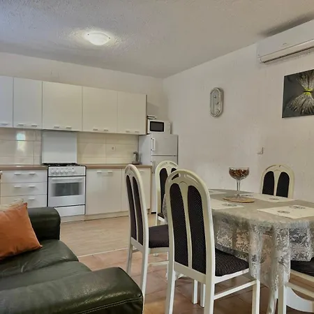 Lilly With Outdoor Trampoline And Grill Apartament Veglia
